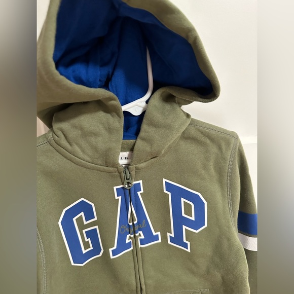 Gap - Picture 3 of 5